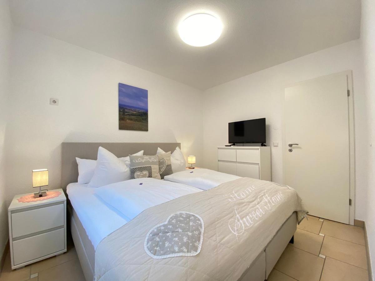 2 Zimmer Apartment, 70 Qm, Max 4 Pers, Private Terasse, 2 Parkplaetze, Internet 250 Mbit Gärtringen Eksteriør billede