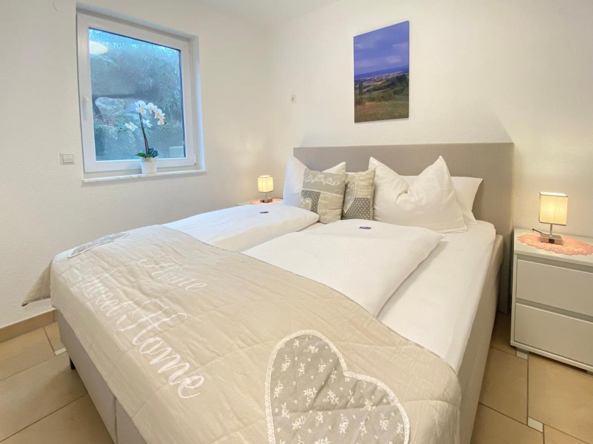 2 Zimmer Apartment, 70 Qm, Max 4 Pers, Private Terasse, 2 Parkplaetze, Internet 250 Mbit Gärtringen Eksteriør billede