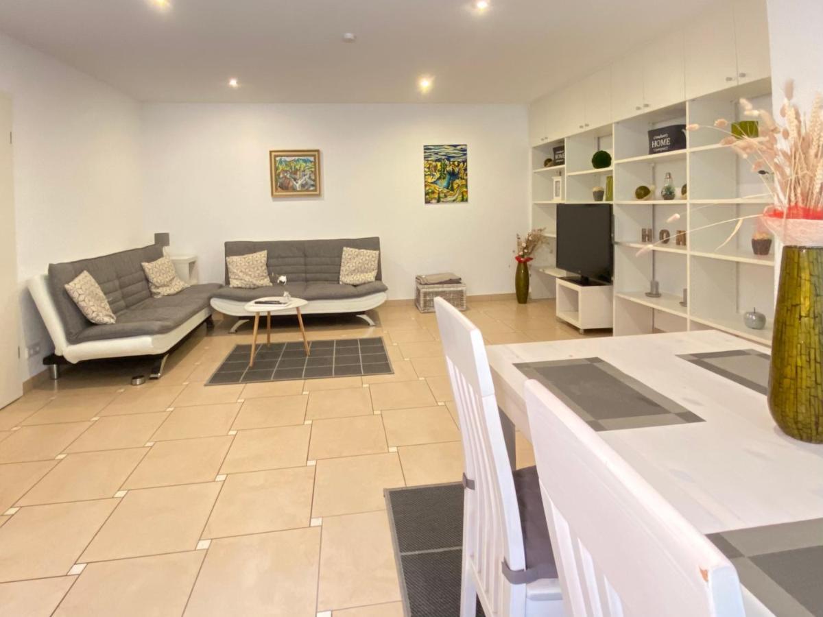2 Zimmer Apartment, 70 Qm, Max 4 Pers, Private Terasse, 2 Parkplaetze, Internet 250 Mbit Gärtringen Eksteriør billede