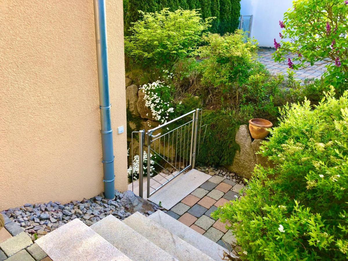2 Zimmer Apartment, 70 Qm, Max 4 Pers, Private Terasse, 2 Parkplaetze, Internet 250 Mbit Gärtringen Eksteriør billede