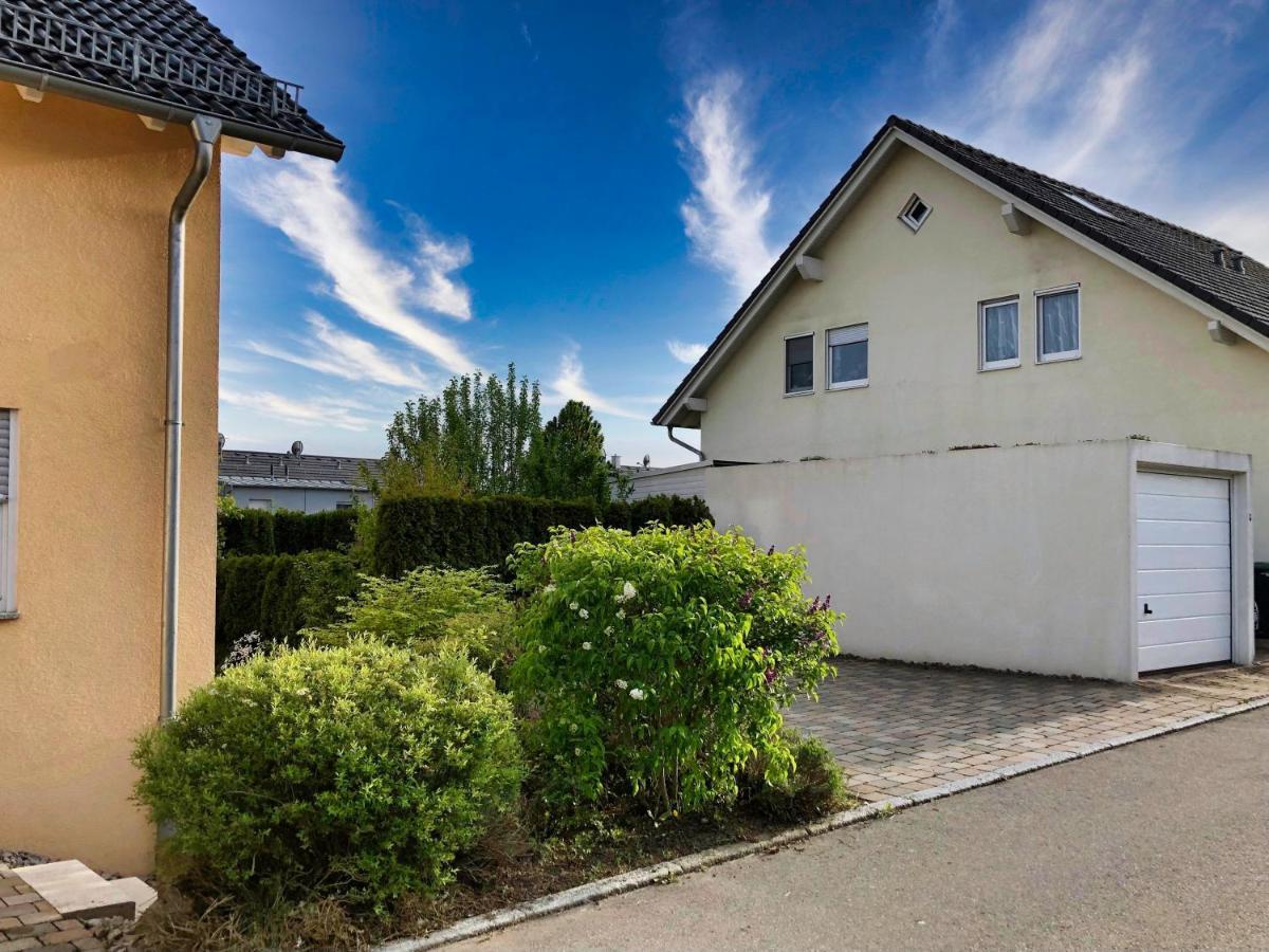 2 Zimmer Apartment, 70 Qm, Max 4 Pers, Private Terasse, 2 Parkplaetze, Internet 250 Mbit Gärtringen Eksteriør billede